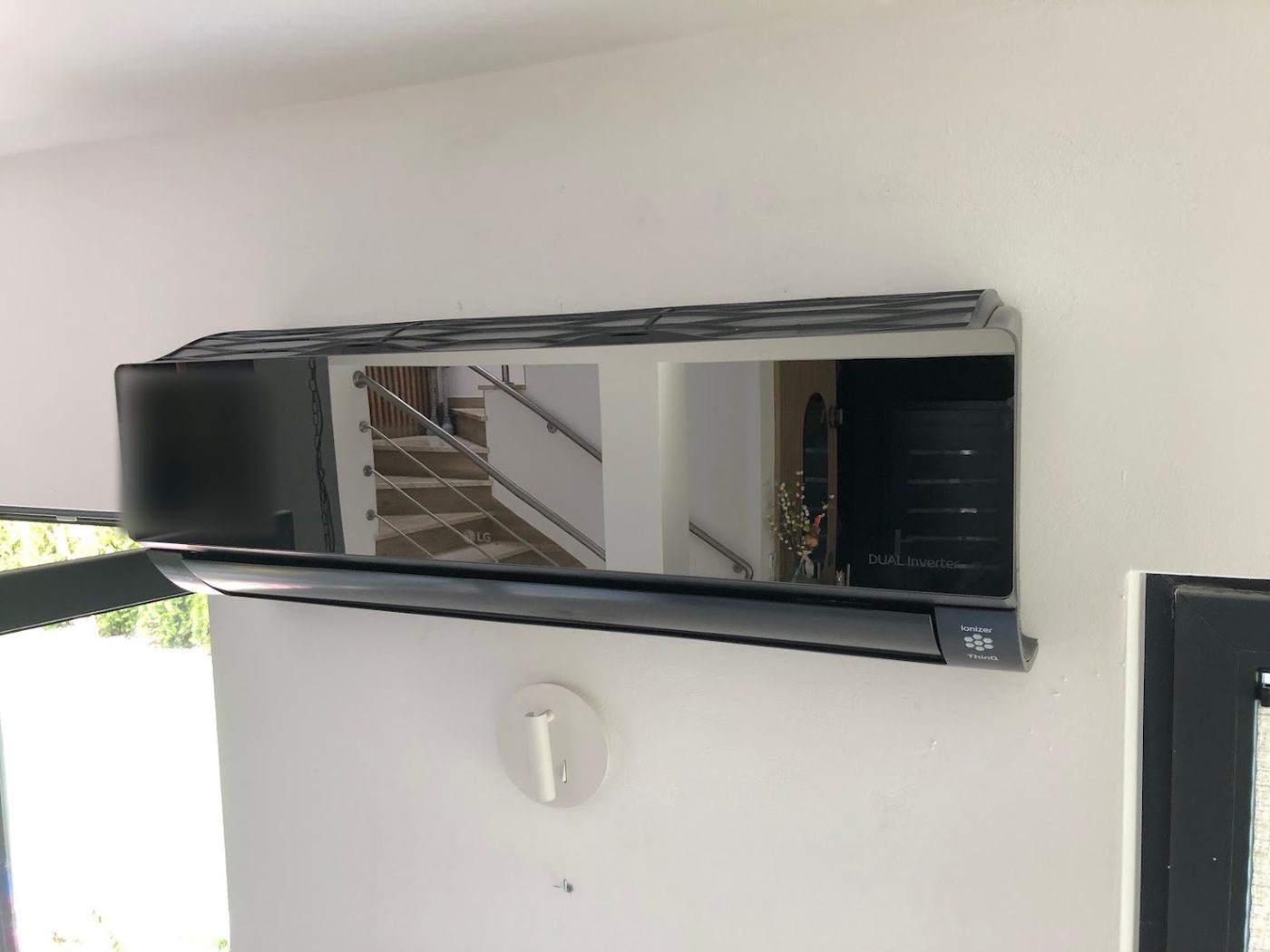 Klimatyzator LG Artcool Mirror z czarnym lustrzanym frontem – montaż TERMFERM, Nowy Targ